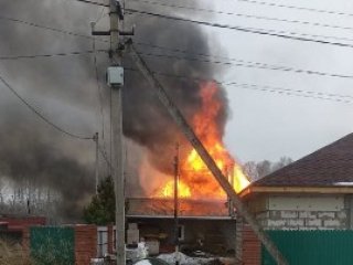 В Башкирии сгорел дом с гаражом