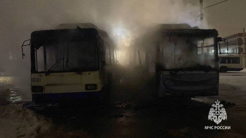 В Уфе сгорели два троллейбуса В Уфе сгорели два троллейбуса