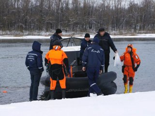 В Уфе спасатели не дали утонуть провалившемуся под лед 68-летнему рыбаку