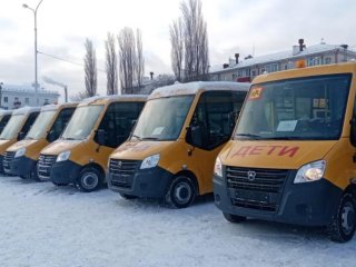 Школы Башкирии получили 56 новых автобусов