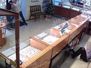 В Башкирии наградят директора ювелирного магазина, который обезвредил вооруженного налетчика
