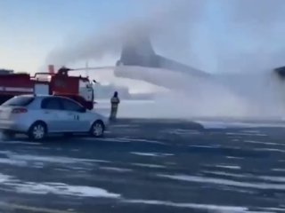В сети появилось видео тушения самолета, летевшего из Иркутска в Уфу