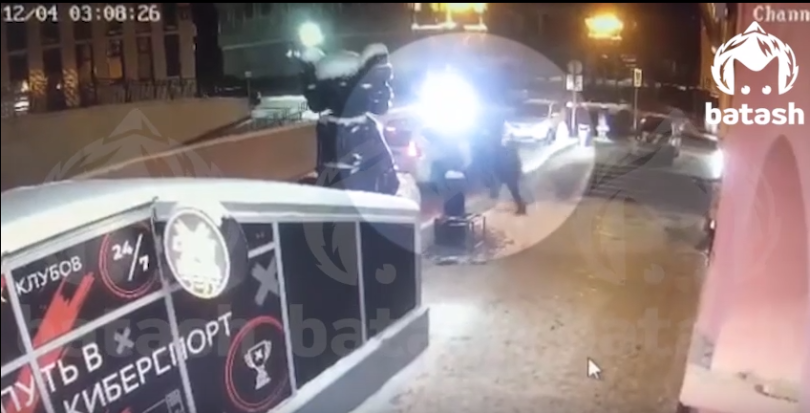 В Уфе посетитель бара выстрелил в глаз охраннику В Уфе посетитель бара выстрелил в глаз охраннику