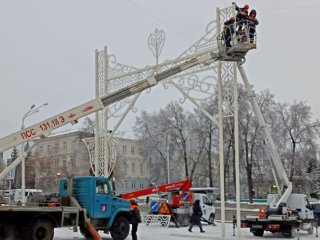 В Уфе приступили к монтажу новогодней иллюминации