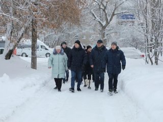 «Есть над чем работать»: Ратмир Мавлиев проверил уборку снега во дворах Уфы