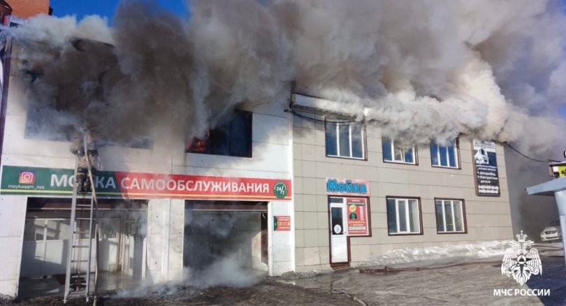 В Башкирии загорелась автомойка В Башкирии загорелась автомойка