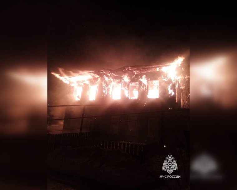 В Уфе из-за пожара в жилом доме эвакуировали 18 человек В Уфе из-за пожара в жилом доме эвакуировали 18 человек