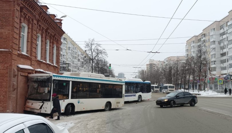В Уфе по факту резонансного ДТП с автобусами возбуждено уголовное дело В Уфе по факту резонансного ДТП с автобусами возбуждено уголовное дело