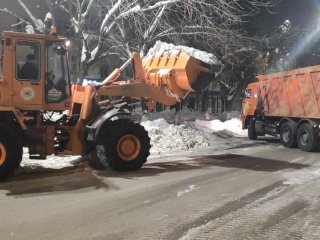 В Уфе решили чистить дороги от снега не круглосуточно, а только ранним утром и ночью