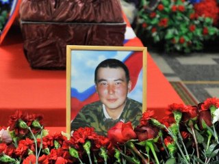 «Героически погиб» – в Башкирии в последний путь проводили 35-летнего сержанта Раниса Алтынова
