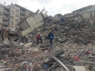 Спасатели из Башкирии вытащили из-под завалов в Турции 54 тела погибших
