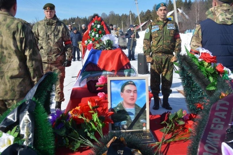 «Один мальчик среди четырех сестер» – в Башкирии простились с рядовым Салаватом Шагалиным, погибшим в ходе СВО «Один мальчик среди четырех сестер» – в Башкирии простились с рядовым Салаватом Шагалиным, погибшим в ходе СВО