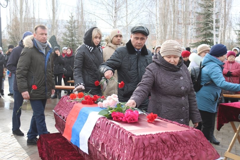 «Погиб при защите Артемовска от неонацистов» – в Башкирии проводили в последний путь Айдара Тимербаева «Погиб при защите Артемовска от неонацистов» – в Башкирии проводили в последний путь Айдара Тимербаева