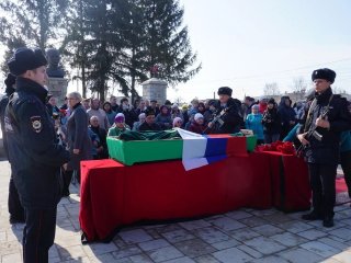 «Погиб за рулем автомобиля» – в Башкирии проводили в последний путь участника СВО Александра Гизатуллина
