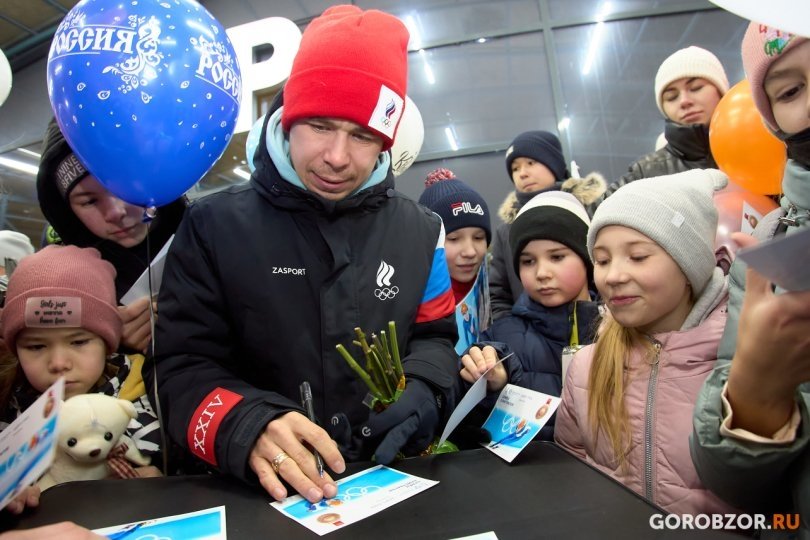 Радий Хабиров поздравил Семена Елистратова с победой на чемпионате России на дистанции 1500 метров Радий Хабиров поздравил Семена Елистратова с победой на чемпионате России на дистанции 1500 метров