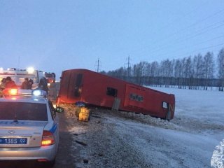 В Башкирии рейсовый автобус с 30 пассажирами съехал в кювет
