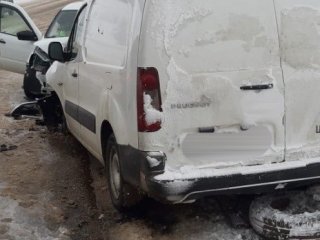 Водитель госпитализирован после лобового ДТП в Башкирии