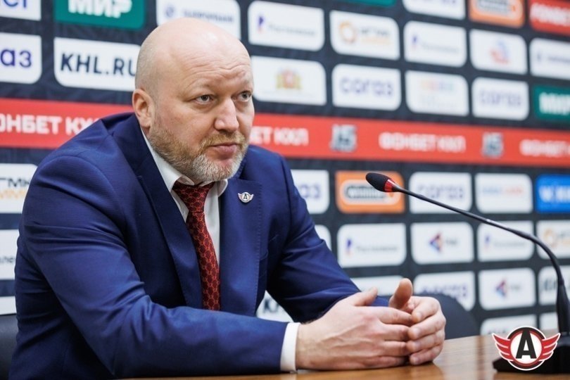 Заварухин продолжит работу главным тренером «Автомобилиста» Заварухин продолжит работу главным тренером «Автомобилиста»