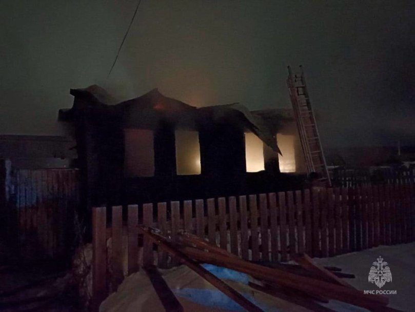 Женщина и мужчина погибли при пожаре в доме в Башкирии Женщина и мужчина погибли при пожаре в доме в Башкирии