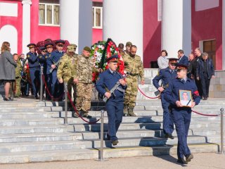 «Гордимся его подвигом» – в Башкирии проводили в последний путь Дмитрия Щепакина