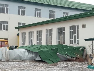 В Башкирии ветром сорвало крышу в лицее-интернате