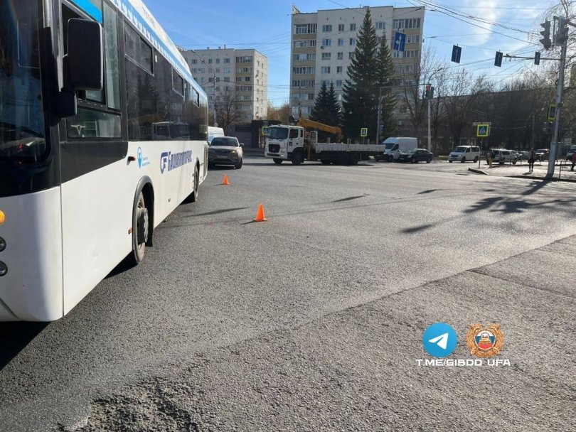 В Уфе пассажирский автобус сбил женщину В Уфе пассажирский автобус сбил женщину