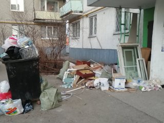 Жительница Уфы пожаловалась на свалку возле подъезда