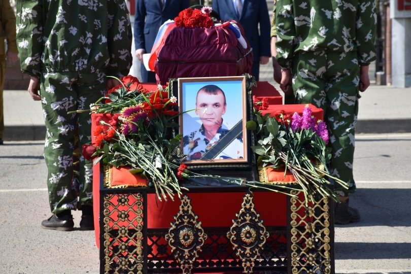 «Был и останется гордостью района» – в Башкирии простились с погибшим на СВО Александром Калининым «Был и останется гордостью района» – в Башкирии простились с погибшим на СВО Александром Калининым