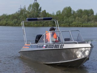 Неадекватный мужчина упал в Белую с пирса под Затонским мостом в Уфе