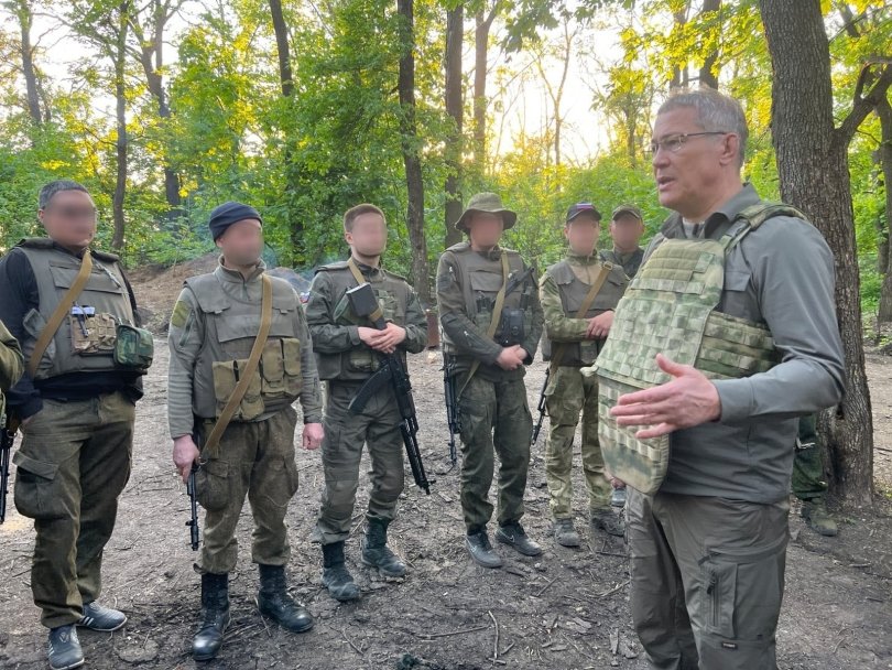 Радий Хабиров встретился с военнослужащими в зоне проведения СВО Радий Хабиров встретился с военнослужащими в зоне проведения СВО