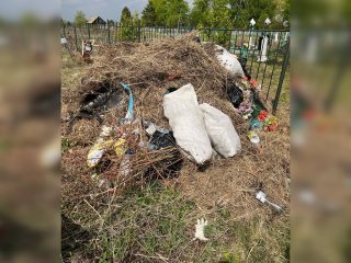 «Святое место!» – жители Башкирии пожаловались на заваленные мусором могилы 
