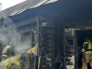 В Башкирии при пожаре в доме погибли два человека