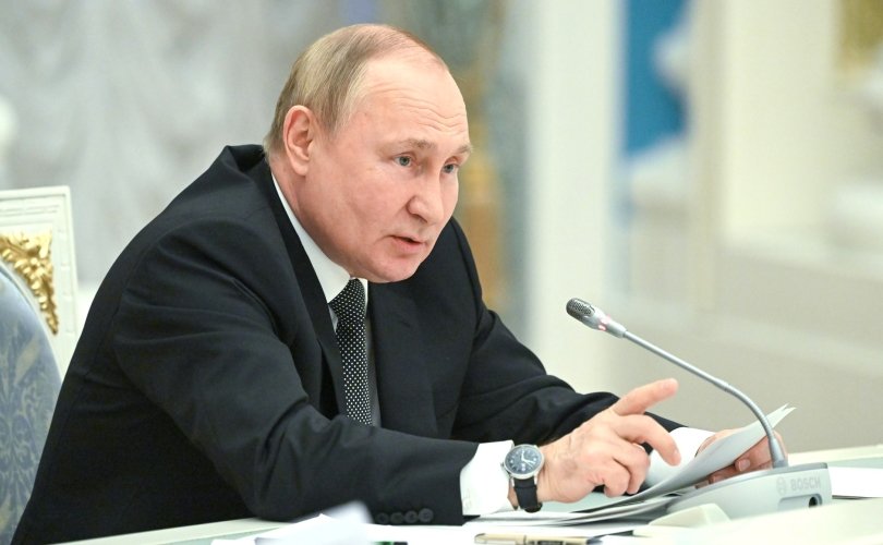 Владимир Путин подписал указ о переносе Дня молодежи Владимир Путин подписал указ о переносе Дня молодежи