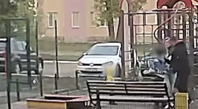 В Башкирии мужчина ударил ребенка на детской площадке В Башкирии мужчина ударил ребенка на детской площадке
