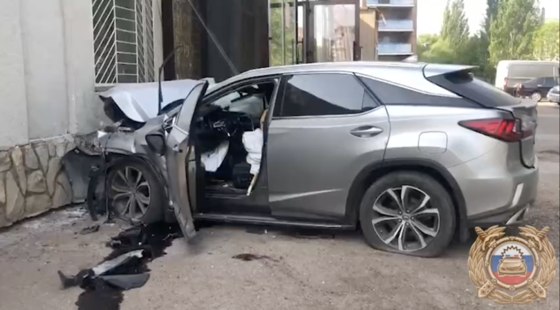 В Башкирии водитель Lexus погиб, врезавшись в жилой дом В Башкирии водитель Lexus погиб, врезавшись в жилой дом
