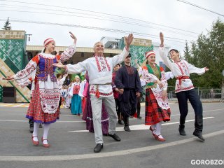Блюда из тертого картофеля, караоке и шаманы – что посмотреть на «Улице дружбы» в Уфе