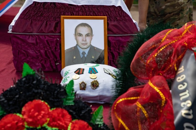 «Был верен присяге и своему Отечеству» — в Башкирии простились с погибшим в СВО Эриком Кужиным «Был верен присяге и своему Отечеству» — в Башкирии простились с погибшим в СВО Эриком Кужиным