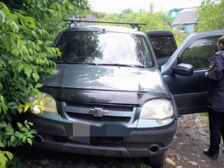 Мужчина угнал автомобиль и пытался скрыться в садах в Уфе
