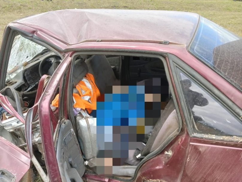 В Башкирии легковушка влетела в столб, погибли два человека В Башкирии легковушка влетела в столб, погибли два человека