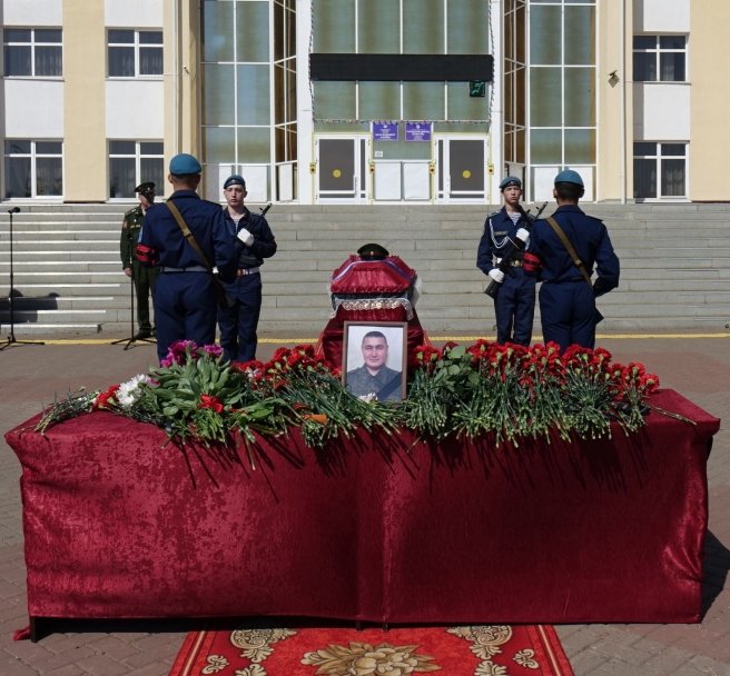 В Башкирии проводили в последний путь мобилизованного Азамата Кусяпова В Башкирии проводили в последний путь мобилизованного Азамата Кусяпова