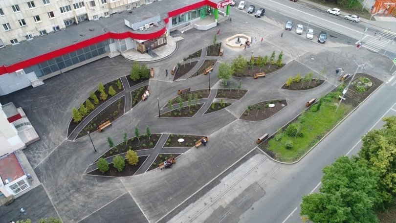 В уфимской Деме на месте парковки обустроили «Аллею Дружбы» В уфимской Деме на месте парковки обустроили «Аллею Дружбы»