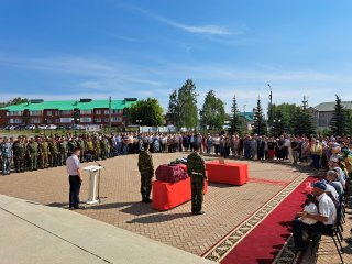 «Был бесстрашным»: в Башкирии простились с рядовым Ильгизом Хабировым