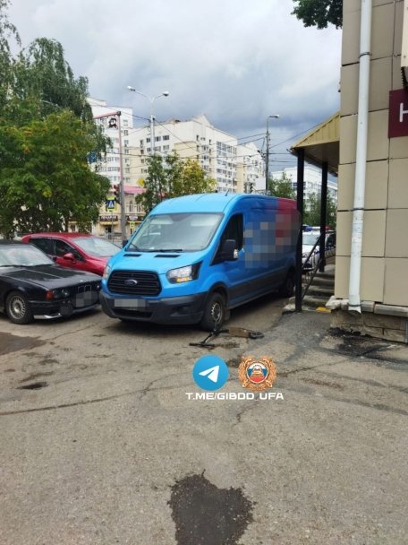 Микроавтобус сбил восьмилетнего мальчика на самокате в Уфе Микроавтобус сбил восьмилетнего мальчика на самокате в Уфе