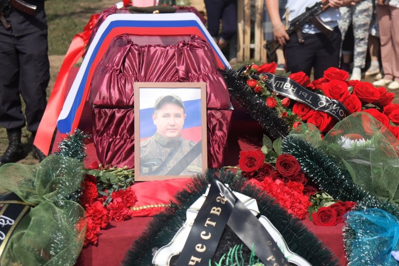 «Остались жена и маленький сын» – в Башкирии простились с 24-летним Рушатом Юмагуловым, погибшим в ходе СВО «Остались жена и маленький сын» – в Башкирии простились с 24-летним Рушатом Юмагуловым, погибшим в ходе СВО