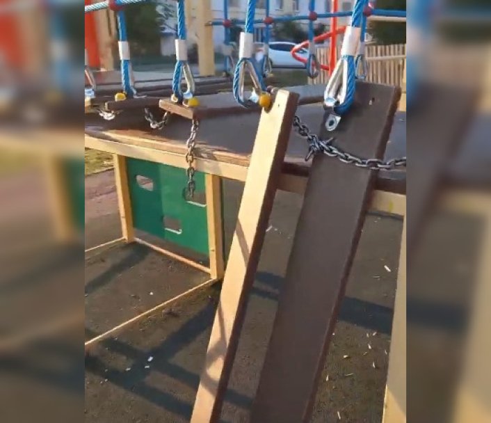 «Порядка не будет»: в районе Башкирии вандалы разгромили новую детскую площадку «Порядка не будет»: в районе Башкирии вандалы разгромили новую детскую площадку
