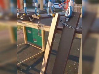 «Порядка не будет»: в районе Башкирии вандалы разгромили новую детскую площадку