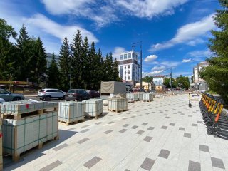 В Уфе продолжается обновление тротуаров на улице Ленина
