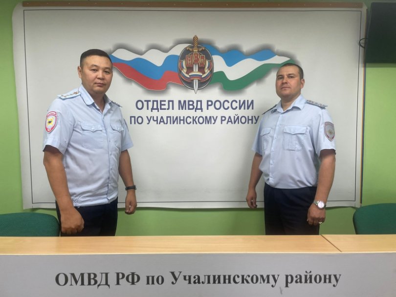 В Башкирии полицейские спасли тонувшую в пруду женщину В Башкирии полицейские спасли тонувшую в пруду женщину