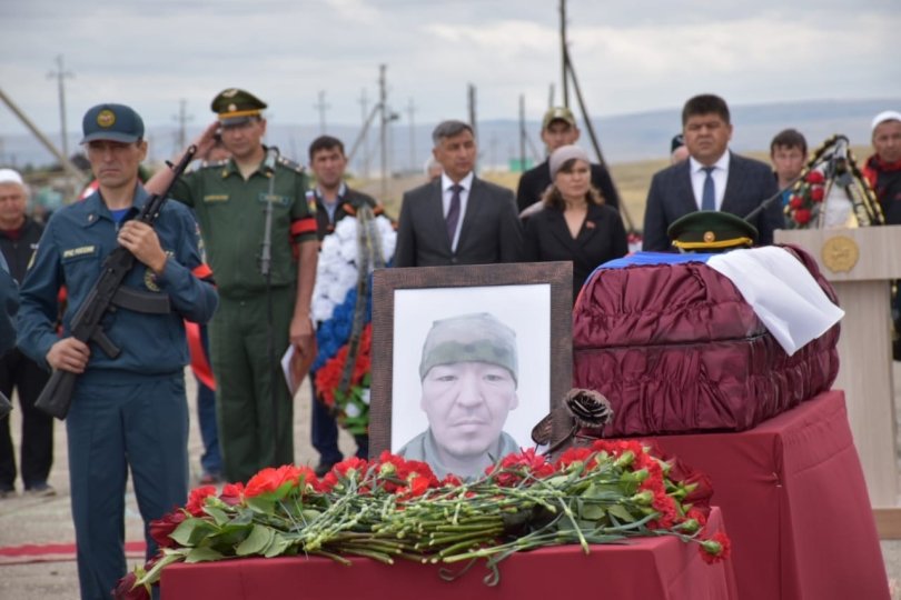В Башкирии простились с погибшим в СВО мобилизованным Закиром Искужиным В Башкирии простились с погибшим в СВО мобилизованным Закиром Искужиным
