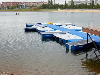 В Уфе на озере Кашкадан перевернулся катамаран с людьми и собакой